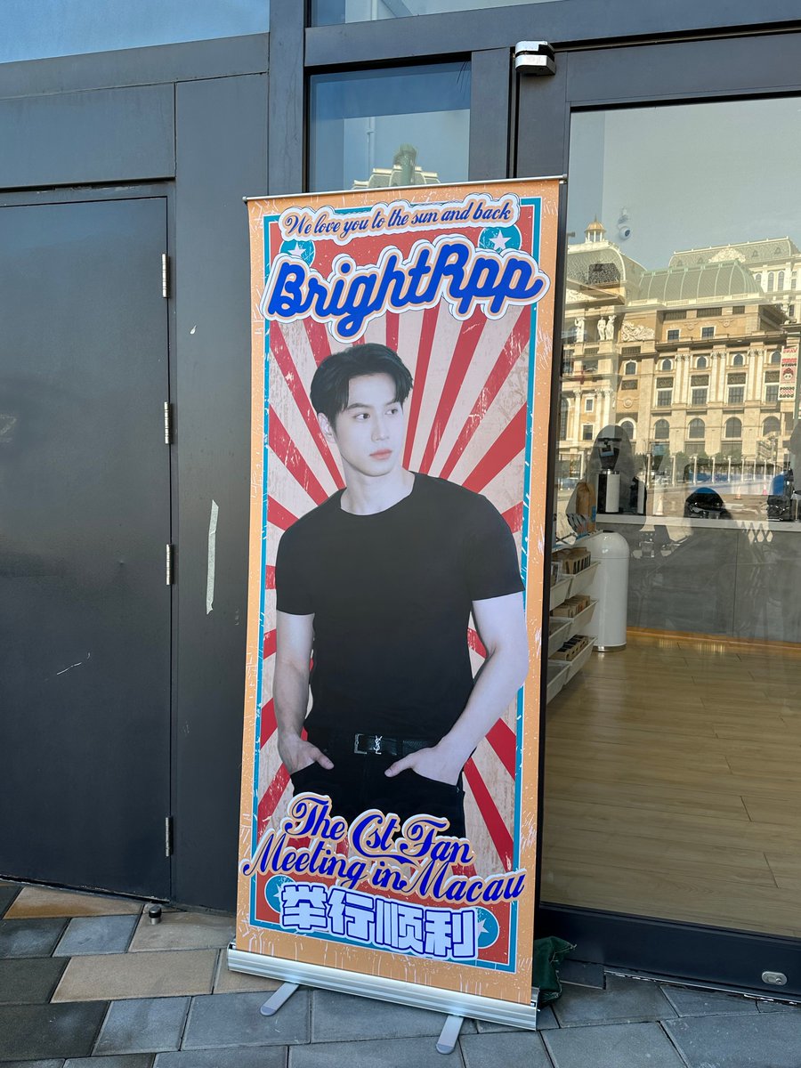 BrightRpp_Only's tweet photo. Afternoon SOL, hope you guys had good time in the cafe. Have you all seen Bright walked by? 
Cute and wore sunglasses as usual 

#brightrpp #ไบร์ทรพีพงศ์
#BrightRapheephong 
🌟#SOLBright ☀️ https://t.co/ncUzAhjKo3