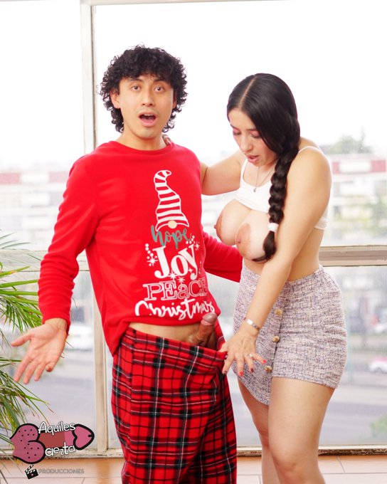 #AquilesBaezta NUEVA GALER&Iacute;A (1/7) con @CALIPSO_SW!!🎁🥵   🎄&iexcl;ESPECIAL NAVIDE&Ntilde;O!🎄  SUSCR&Iacute;BETE  y DISFRUTA<a href="/tag/aquilesbaezta"class="tags">#AquilesBaezta</a><a class="tags" target="_blank" title="On Twitter" href="/?out=eyJ0eXAiOiJKV1QiLCJhbGciOiJIUzUxMiJ9.eyJpYXQiOjE3MjA5NzEzNjAsImlzcyI6InR3cG9ybnN0YXJzLmNvbSIsIm5iZiI6MTcyMDk3MTM2MCwiZXhwIjoxNzUyNTA3MzYwLCJyZWRpcmVjdF91cmwiOiJodHRwczovL3R3aXR0ZXIuY29tL0NBTElQU09fU1cifQ.wA97UIkobeEsJ4IPxVglQjHvVZgLb6ENie-GOcY_sDwa-eZX0_lAUd6e3wexJo3PwRbI5Bo4U-_acb2h7KZe2w">@CALIPSO_SW</a><a href="/tag/navidad"class="tags"><span>#navidad</span></a><a href="/tag/chrismas"class="tags"><span>#chrismas</span></a><a href="/tag/creadoresdecontenido"class="tags"><span>#creadoresdecontenido</span></a><a href="/tag/aquilesbaeztaproducciones"class="tags"><span>#aquilesbaeztaproducciones</span></a>