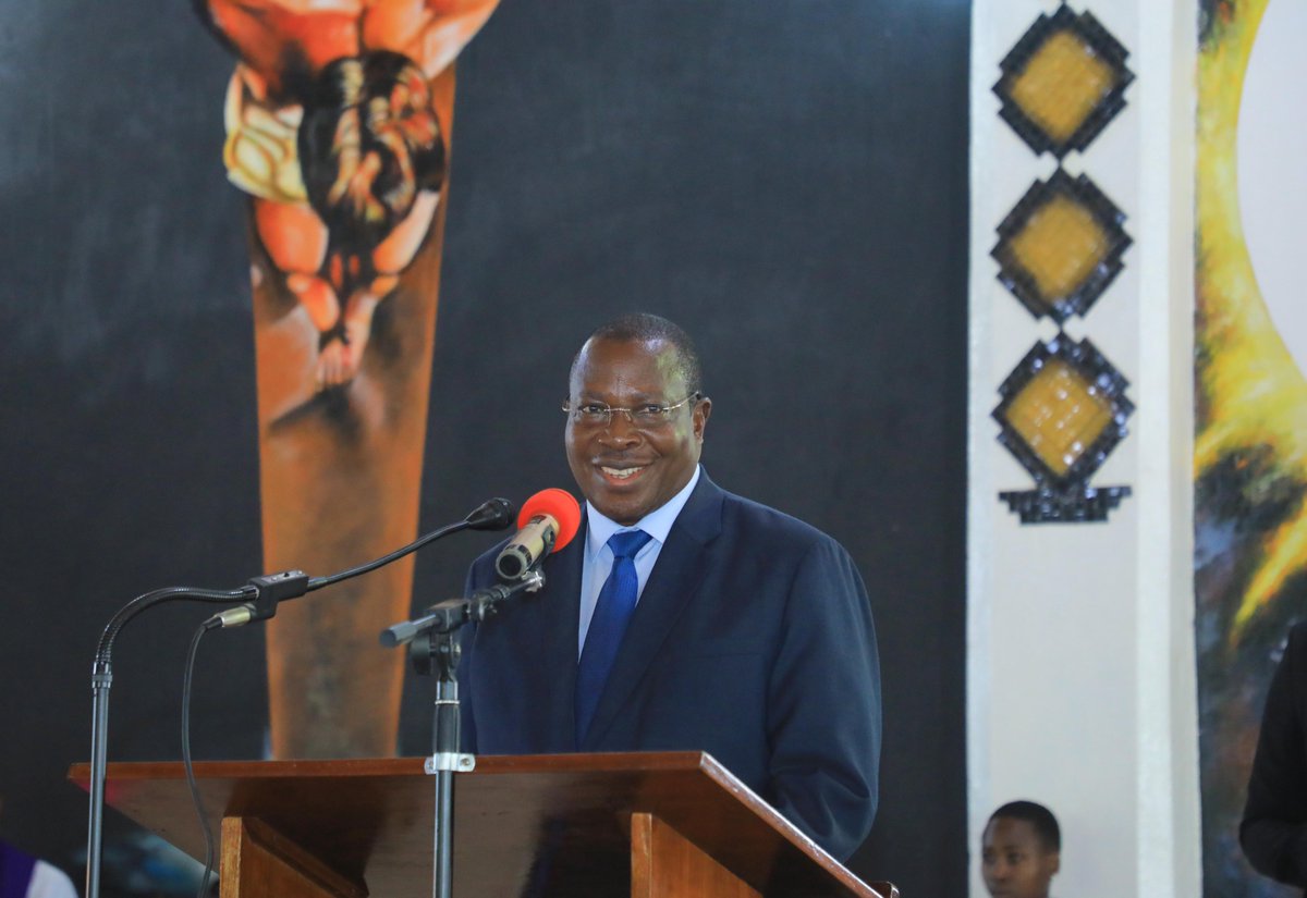 vpo_tanzania's tweet photo. Makamu wa Rais wa Jamhuri ya Muungano wa Tanzania Mhe. Dkt. Philip Mpango akizungumza na waumini mara baada ya kushiriki Ibada ya Jumapili katika Kanisa Katoliki Parokia ya Mwenyeheri Maria Theresa Ledochowska Kiwanja cha Ndege Dodoma leo tarehe 10 Desemba 2023. https://t.co/PXBOhHHx5u