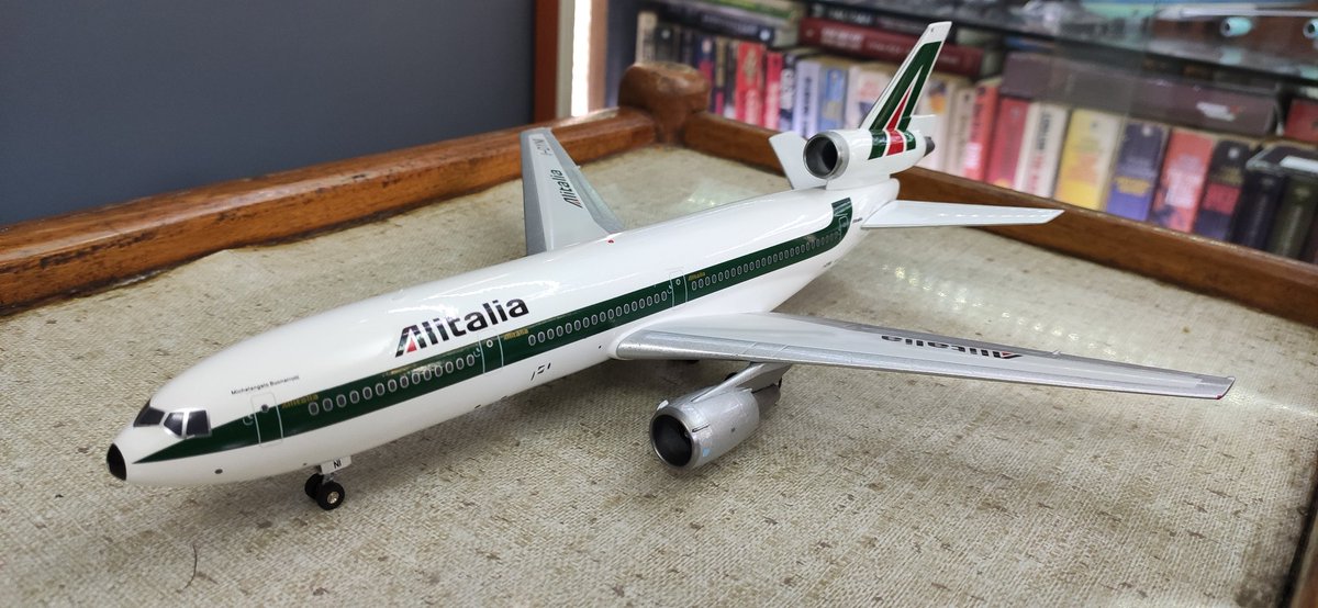 @josemanzella @Alitalia @AvioMediaNet @italiavola @aviazionecivile @traterraecielo_ @retro748 @ClassicsPlanes @flydeck60 @JetBackInTime @VintageAirliner @DC10lover @MD80com Such a old pic, such snaps are a treasure trove 👌 meanwhile here's one model Alitalia DC-10 from my collection 😀 1:200 scale