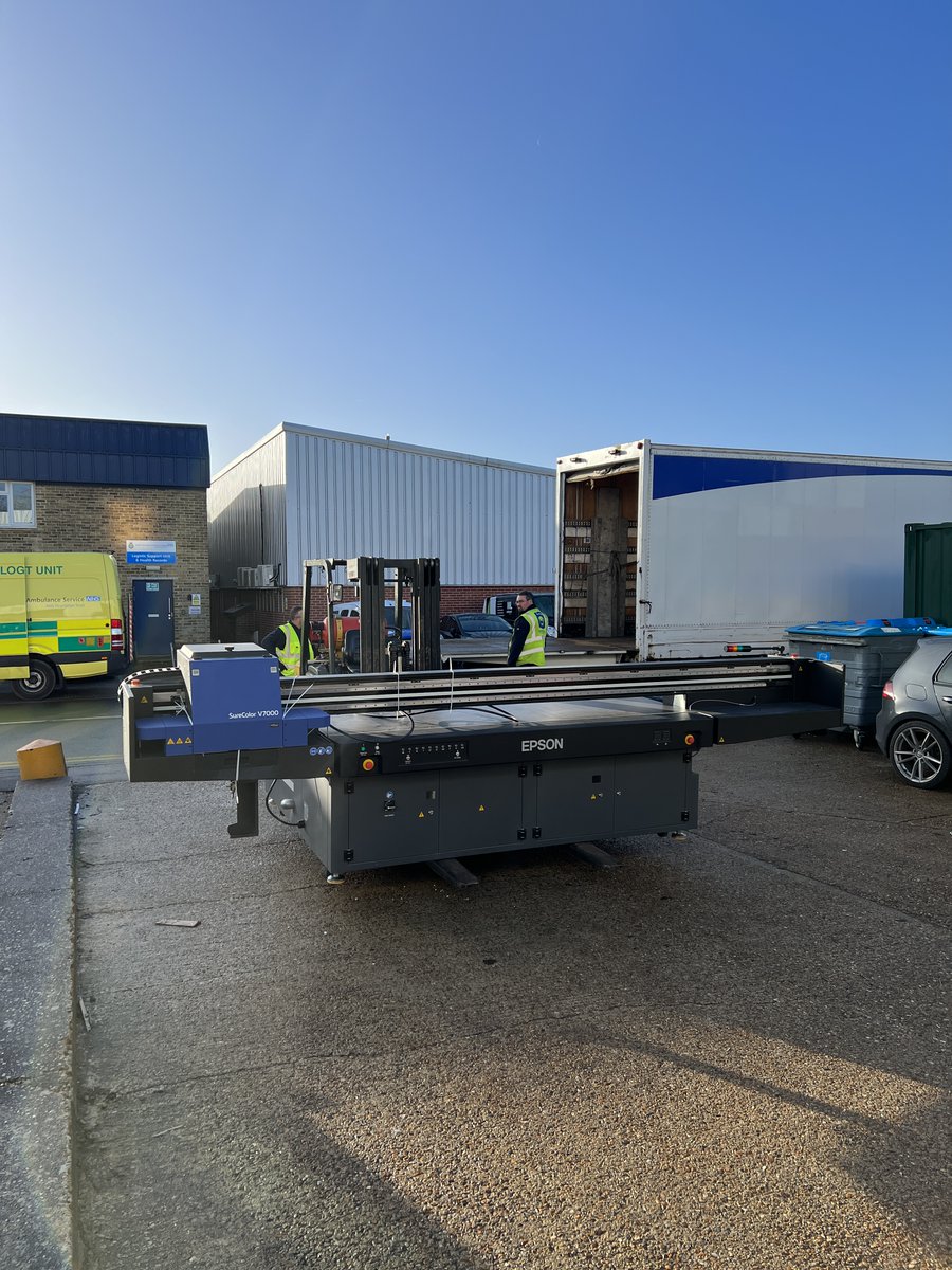 KnockoutPrint's tweet image. Exciting news here at #knockoutsigns. On Friday we took delivery of an Epson Surecolour V7000. This is a flatbed UV printer running a ten-colour ink system inc white and clear. Game-changer! #exhibitiongraphics #foamex #dibond #signage #flatbedprint knockoutsigns.co.uk