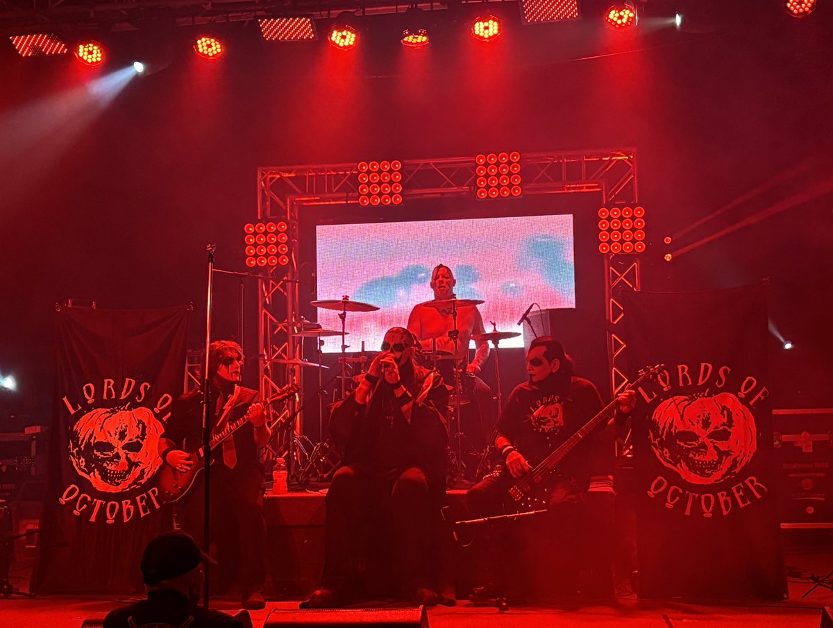 LordsOfOctober's tweet photo. Lords of October rocking the Diesel Lounge for your christmas present 🤘 https://t.co/4Gfr9Axa4l
