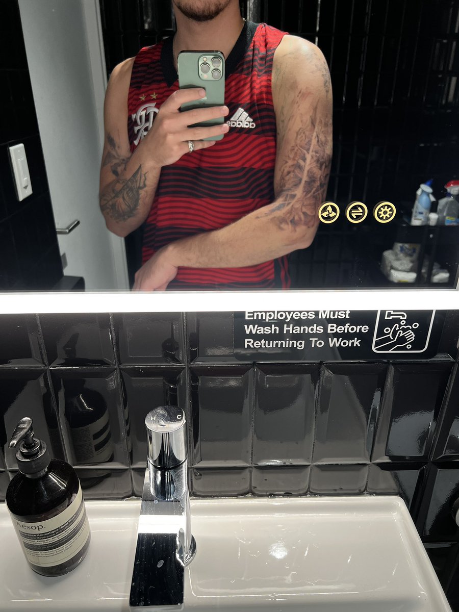 AttackOnTerps's tweet photo. Sleeve in progress👀🖋️ https://t.co/Xd5dzuxNX2