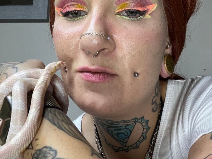 I'm online right now on SkyPrivate - pay-per-minute system for Skype live shows. Call me right now in<a href="/tag/stripchat"class="tags"><span>#stripchat</span></a><a href="/tag/stripchatlive"class="tags"><span>#stripchatlive</span></a>