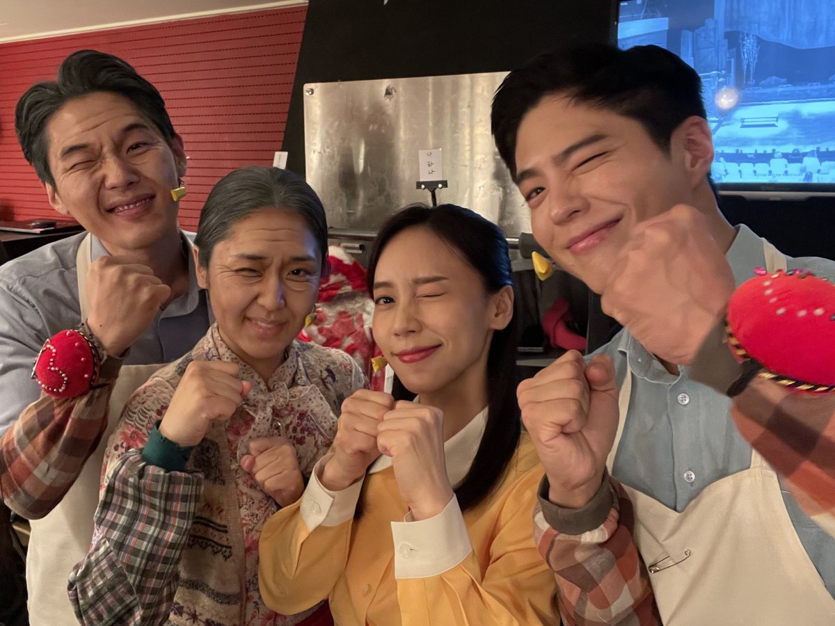 [📻렛미플라이]

🌕우리가 함께 한 그 시간, 그게 우리의 시간여행이었어🚀

#김도빈 #최수진 #박보검 #홍지희
도빈남원, 수진선희, 보검남원, 지희정분의 시간여행을 함께해 주셔서 감사합니다🔭

렛미플라이.
여기가 우리 달이고 이게 나의 우주야❤️

#뮤지컬_렛미플라이