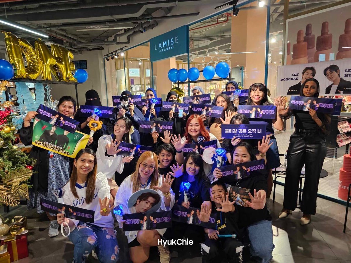Cutechammy's tweet photo. #DElightparty_InDubai
#DElightFANparty_InDubai

A very memorable experience. Thank you ELFs, I had a very great time. It was nice meeting you all. 💙💙💙

Thank you also for the freebies, banners, and Kyu's Love Story Album. 😘😘😘 https://t.co/EFRXXv1qFP