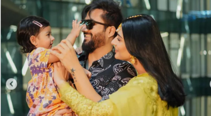 24NewsHD's tweet photo. Netizens in awe over Sarah & Alyana giving sweet ‘Champi’ to Falak Shabbir
https://t.co/53g9xUUEHn
#24News #WhatsApp #champisession #sundayvibes https://t.co/fWBrKlNDRO