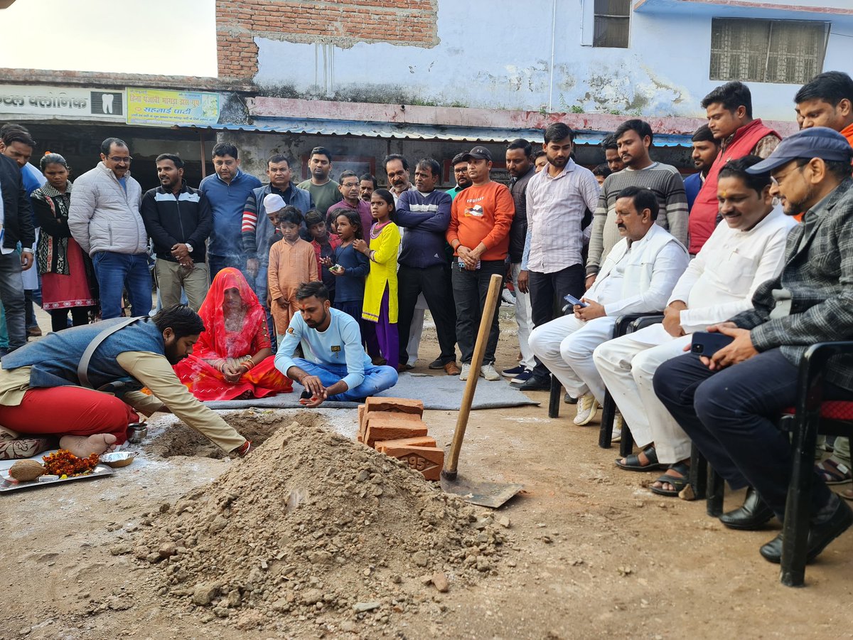 PMAYUBHADOHI's tweet photo. जनपद भदोही में दिनांक 08/12/2023 को विकसित भारत संकल्प यात्रा के अंतर्गत नगर पालिका गोपीगंज में आवास का भूमि पूजन कार्यक्रम एवं प्रमाण पत्र वितरण माननीय जिला पंचायत अध्यक्ष ,नगर निकाय अध्यक्ष , मुख्य विकास अधिकारी ,अधिशासी अधिकारी के द्वारा किया गया।
#bhumipujan
#Pmayup https://t.co/WTOwhWt6LG