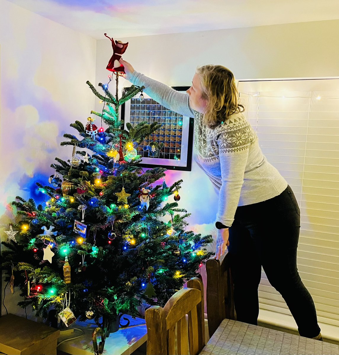 travels_along's tweet image. Plus it counts as my book with lights for @Squadpod3 #adventchallenge Book With Christmas Lights