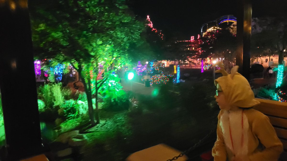 acesouthcentral's tweet photo. @SF_FiestaTexas @aceonlineorg .@SF_FiestaTexas provided ACE #FelizFiesta attendees a dedicated Holiday Train Ride with 2 full cycles around the park, kicking off night ERT that included Dr. Diabolical, Iron Rattler, Road Runner Express + hot chocolate &amp; cookies!  #RideWithACE @aceonlineorg https://t.co/85J7O6gkVk