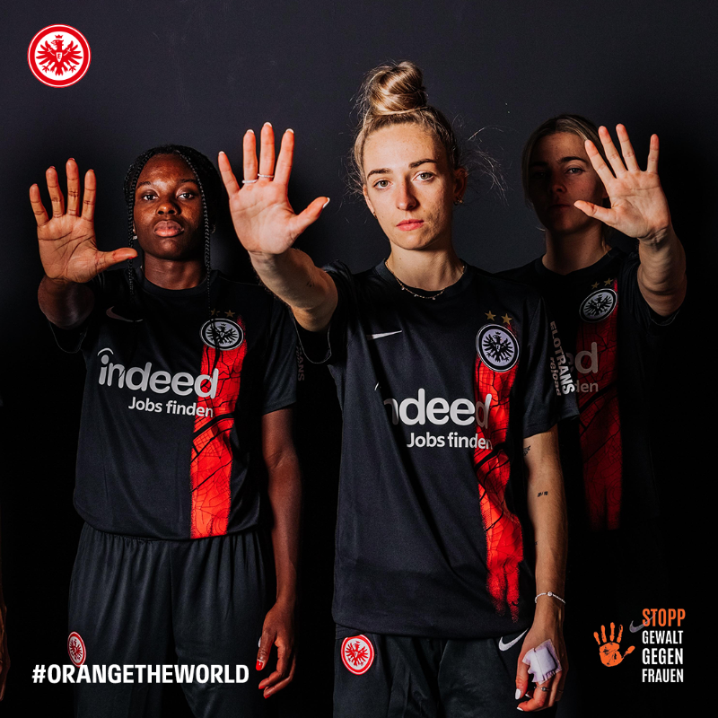 Eintracht's tweet photo. Gewalt gegen Frauen geht uns alle an! 

ℹ️ #Orangetheworld ist ein jährlicher Gedenk- und Aktionstag zur Bekämpfung von Diskriminierung und Gewalt jeder Form gegenüber Frauen und Mädchen.

#SGE