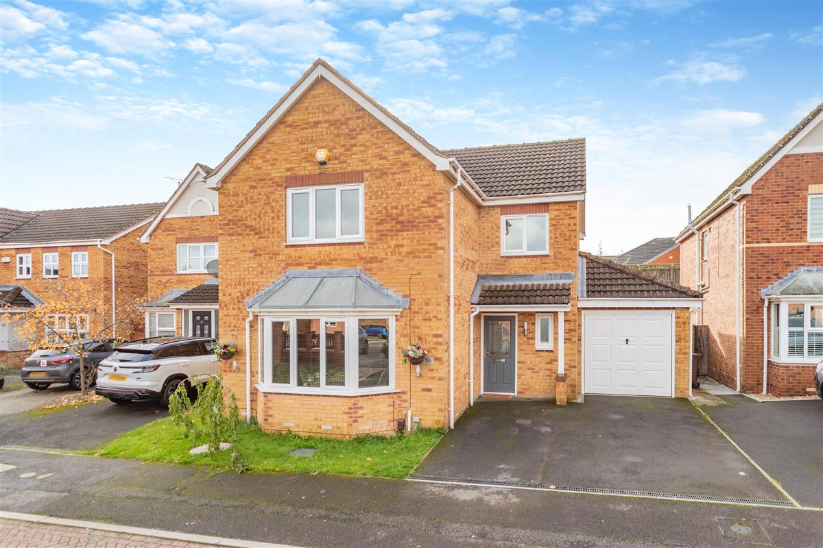 EstateAgent_RWP's tweet photo. A modern detached house with four bedrooms 

🌟Two Reception Rooms
🌟Kitchen &amp; Utility
🌟Good Sized Rear Garden

🌍Mansfield
📍Mansfield Office 
☎️01623 626 990 
👀https://t.co/0C0AeQoFWf

#proudguildmember #guildproperty #richardwatkinson #onthemarket #rightmove #zoopla https://t.co/CIWKZQgG8S