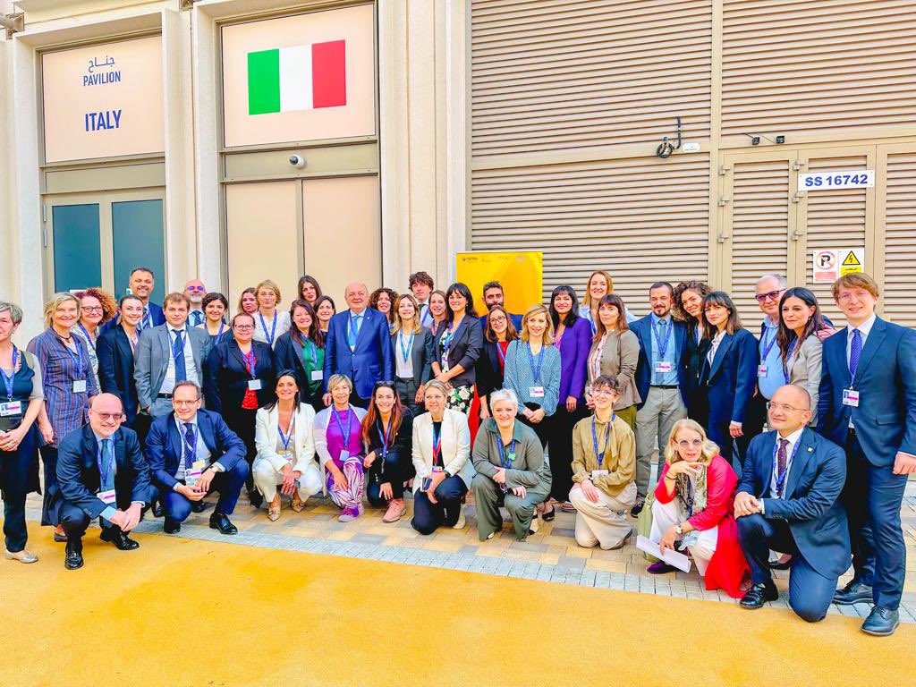 MASE_IT's tweet photo. 🇮🇹In diretta da #Dubai, con Il Ministro @GPichetto e la Viceministra @VanniaGava, ecco la delegazione italiana al lavoro alla #COP28. 

Buon lavoro!

#Italia https://t.co/UXeMUjKbYd