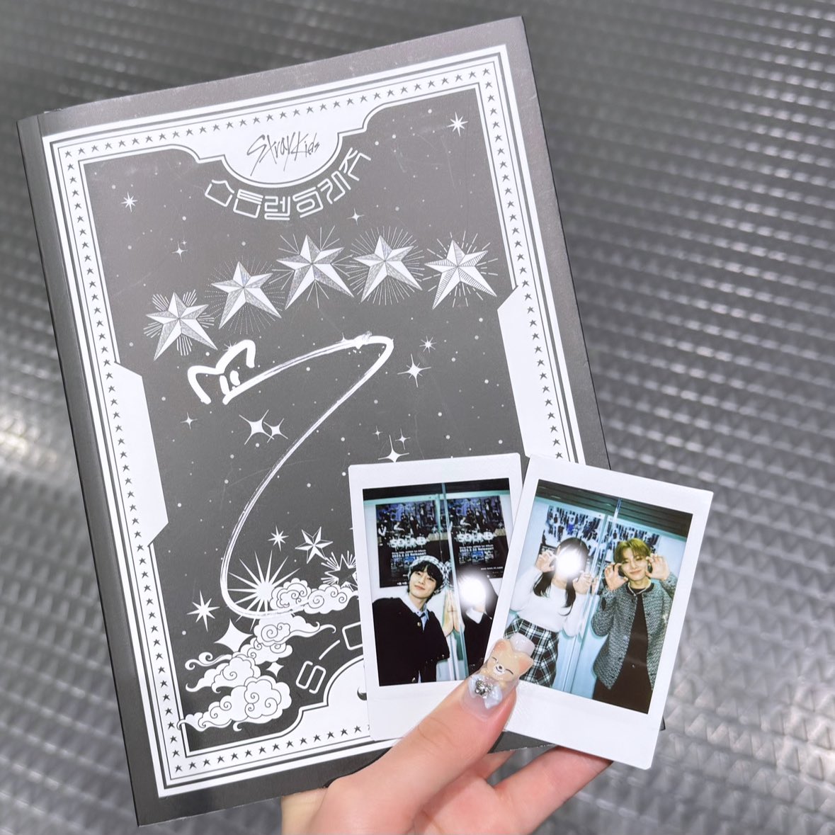_rulvj's tweet photo. 231210
I.N ツーショット撮影会＆5starサイン会

思い出増えた😿❣️
近くてかっこよくて可愛くて優しかった😿🤍
ぼくの○○ちゃんっ！って言ってくれてほんとに幸せだった😭

 #아이엔 #I_N #스키즈 #StrayKids #스트레이키즈 https://t.co/1NqeQM1ant