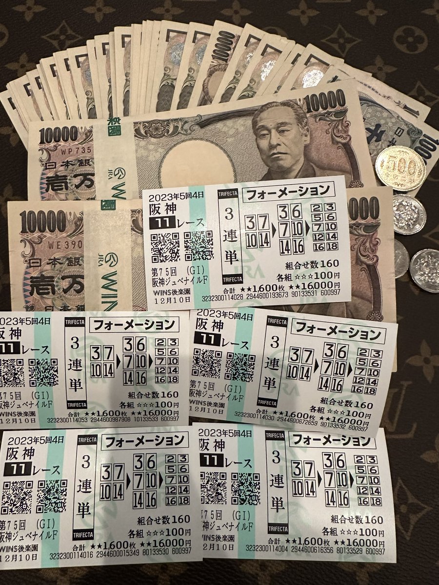 tensai_tadano's tweet image. 阪神JF、カペラステークス。
ありがとうございました。

約束通りのプレゼント🎁🎁
1️⃣阪神ＪＦ馬券　5名様
2️⃣帯＋現金1万円　2名様
3️⃣paypay1万円　20名様

応募方法
フォロー、いいね、リツイート
欲しい番号

今日は330万払戻し。
260万くらい儲かりました。
いつもありがとうございます。