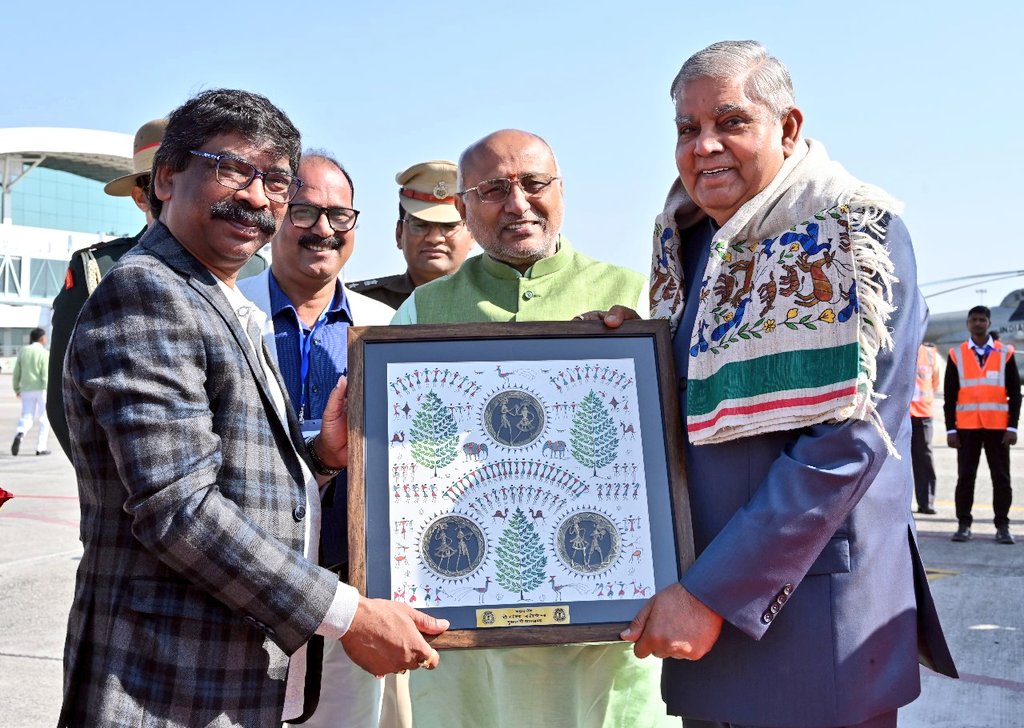 उपराष्ट्रपति का झारखंड के गवर्नर और मुख्यमंत्री ने किया स्वागत, एयरपोर्ट पर… - The Vice President was welcomed by the Governor and Chief Minister of Jharkhand, at the airport…