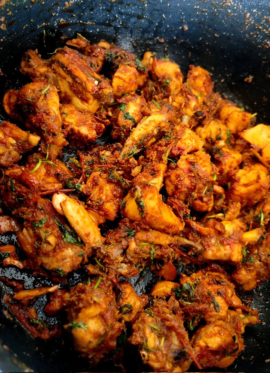_theMentalist__'s tweet photo. Chicken fryy for today.. #ChefPatrick 👨🏽🍳 https://t.co/ITf3jR3wSf