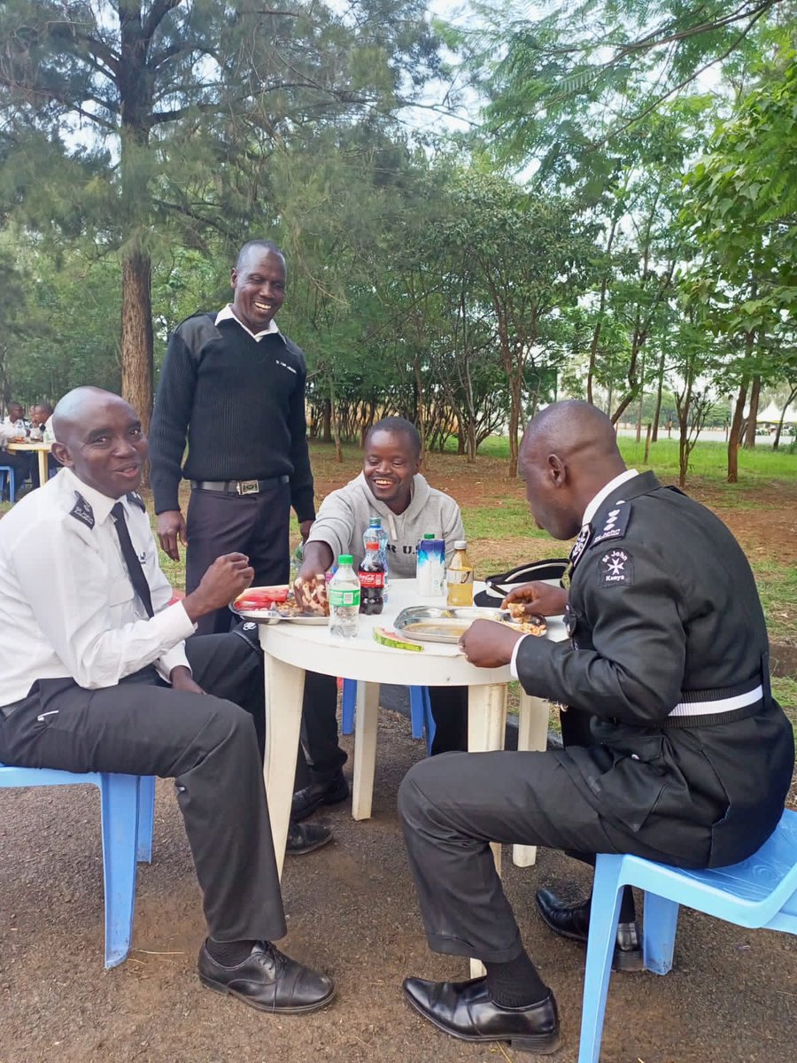 ST_JOHNMOMBASA's tweet photo. Feeding our souls and filling our hearts! 🍽️😊We shared moments of joy and camaraderie over a delicious meal. Because fostering a strong team spirit matter just as much! Donge🎉👩‍⚕️👨‍⚕️ #TeamBonding #YouthConnektAfrica2023 #FirstAid @StJohnKenya https://t.co/KKQrtRHgU2