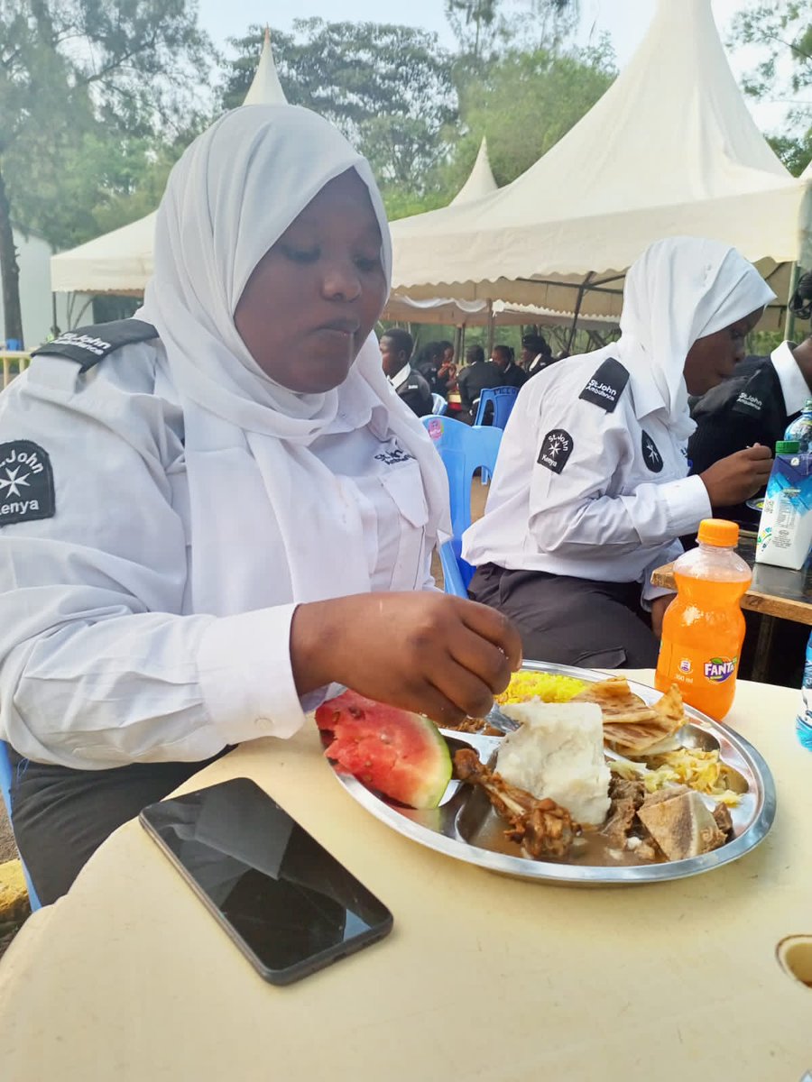 ST_JOHNMOMBASA's tweet photo. Feeding our souls and filling our hearts! 🍽️😊We shared moments of joy and camaraderie over a delicious meal. Because fostering a strong team spirit matter just as much! Donge🎉👩‍⚕️👨‍⚕️ #TeamBonding #YouthConnektAfrica2023 #FirstAid @StJohnKenya https://t.co/KKQrtRHgU2