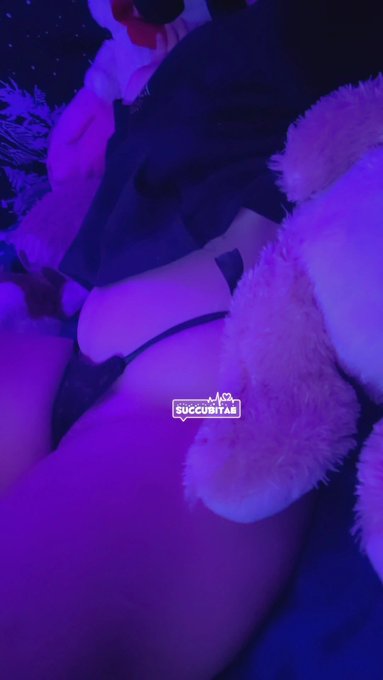 wearing ur hoodie n lace panties while i play fortnite, but wishing u were balls deep inside my guts<a href="/tag/nsfwtwt"class="tags"><span>#nsfwtwt</span></a><a href="/tag/nsfwtw"class="tags"><span>#nsfwtw</span></a>