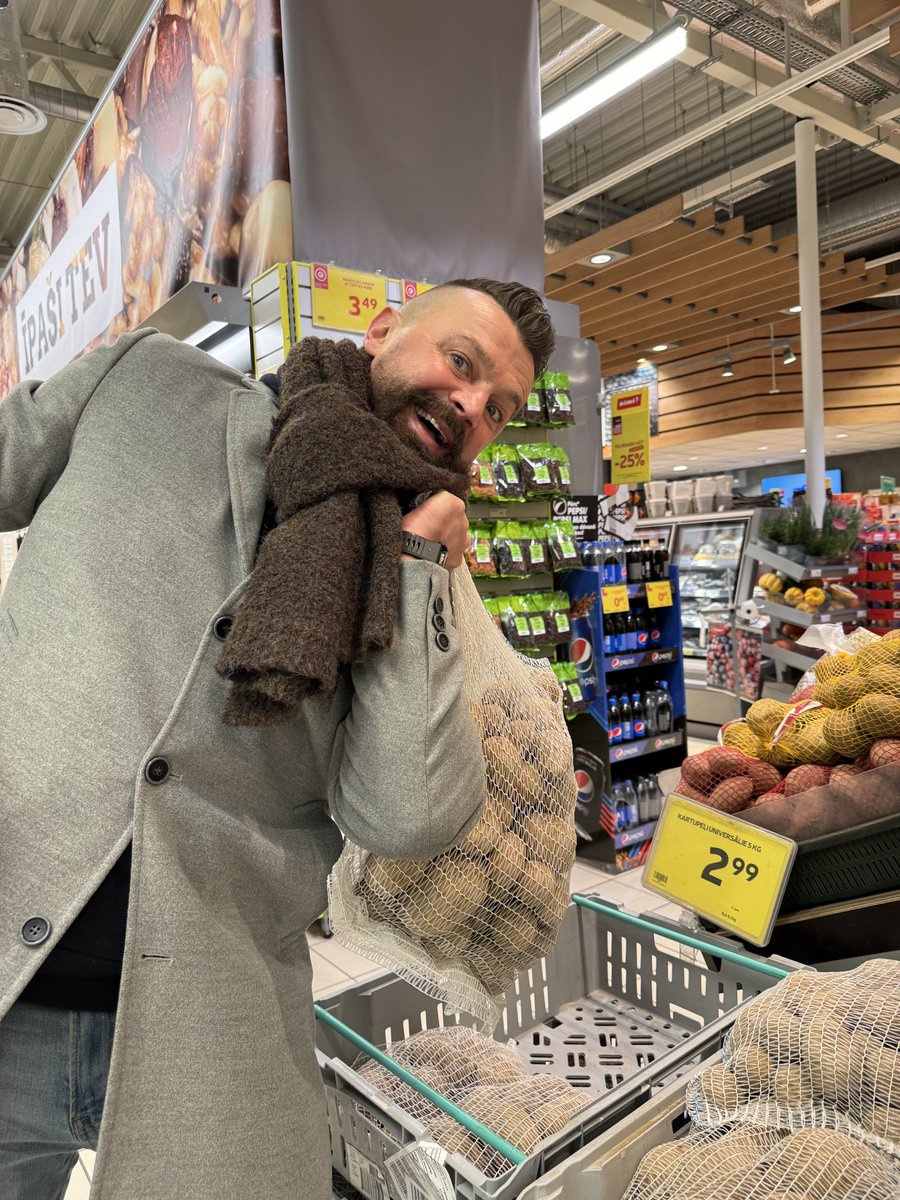 armandssimsons's tweet photo. Draugi! Ja Jūs neesat vēl izmēģinājuši @RimiLatvija #rimismart SIMSONA KOTLETES, tad, ko Jūs vēl gaidāt!? Pusdienas ir katru dienu un simsskotletten, uz maizītes, izcili piederas arī nākamajā dienā brokastīs pie kafijas.😉
#reklāma #garšīgasadarbība https://t.co/xv7K5s4ZIz