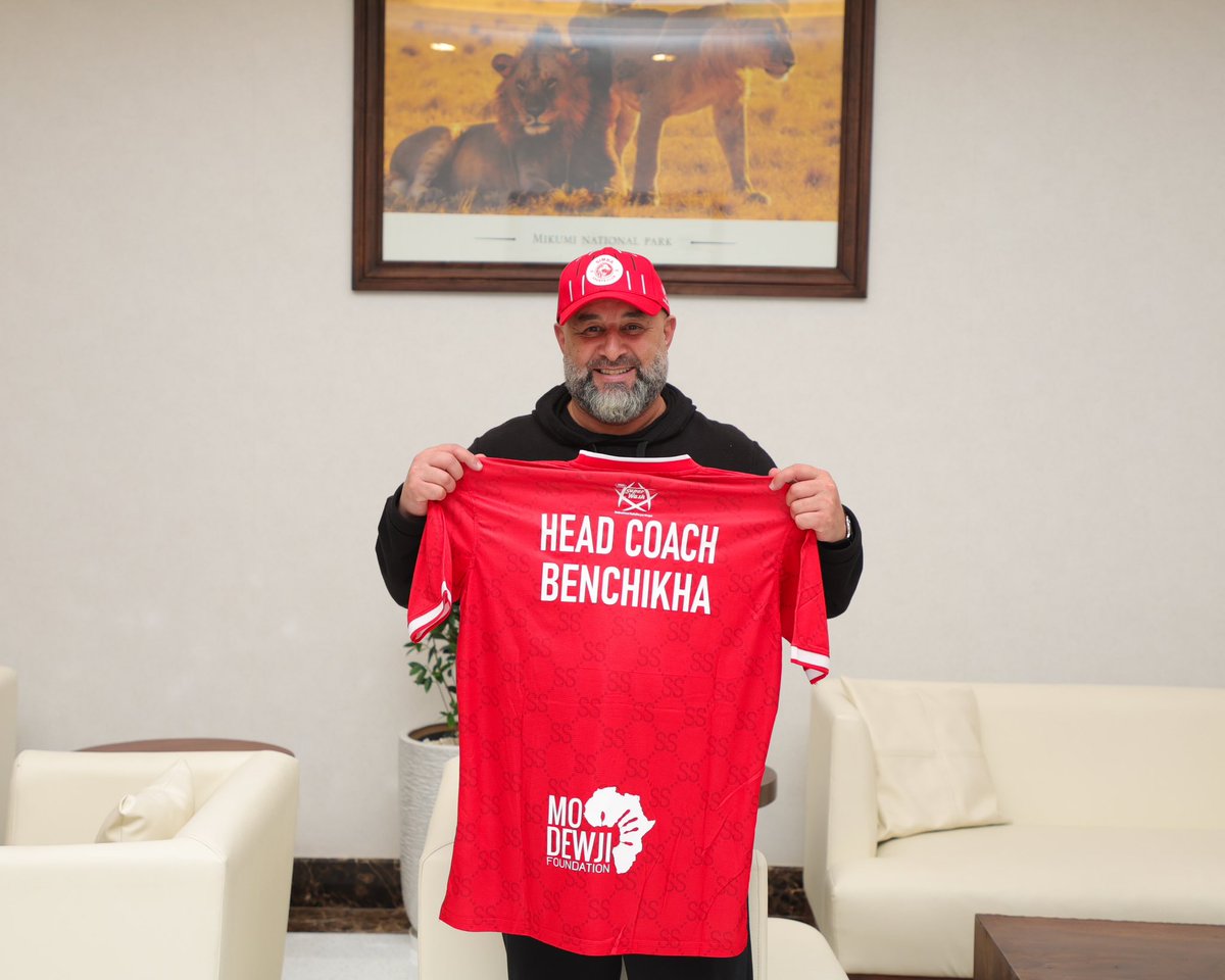 DrAnthonyPaul1's tweet photo. @SimbaSCTanzania Kocha la dunia limeshasema sisi ni kina nani tumpinge, kiufupi jana tuliocheza tena dhidi ya timu bora ugenini lakini mashabiki wengi tumeridhika kwelikweli na kiwango cha Simba Sc hii ndio tafsiri halisi ya kocha bora , ndani ya muda mfupi tayari Simba Sc inacheza mpira mzuri https://t.co/5woVX3LrXv