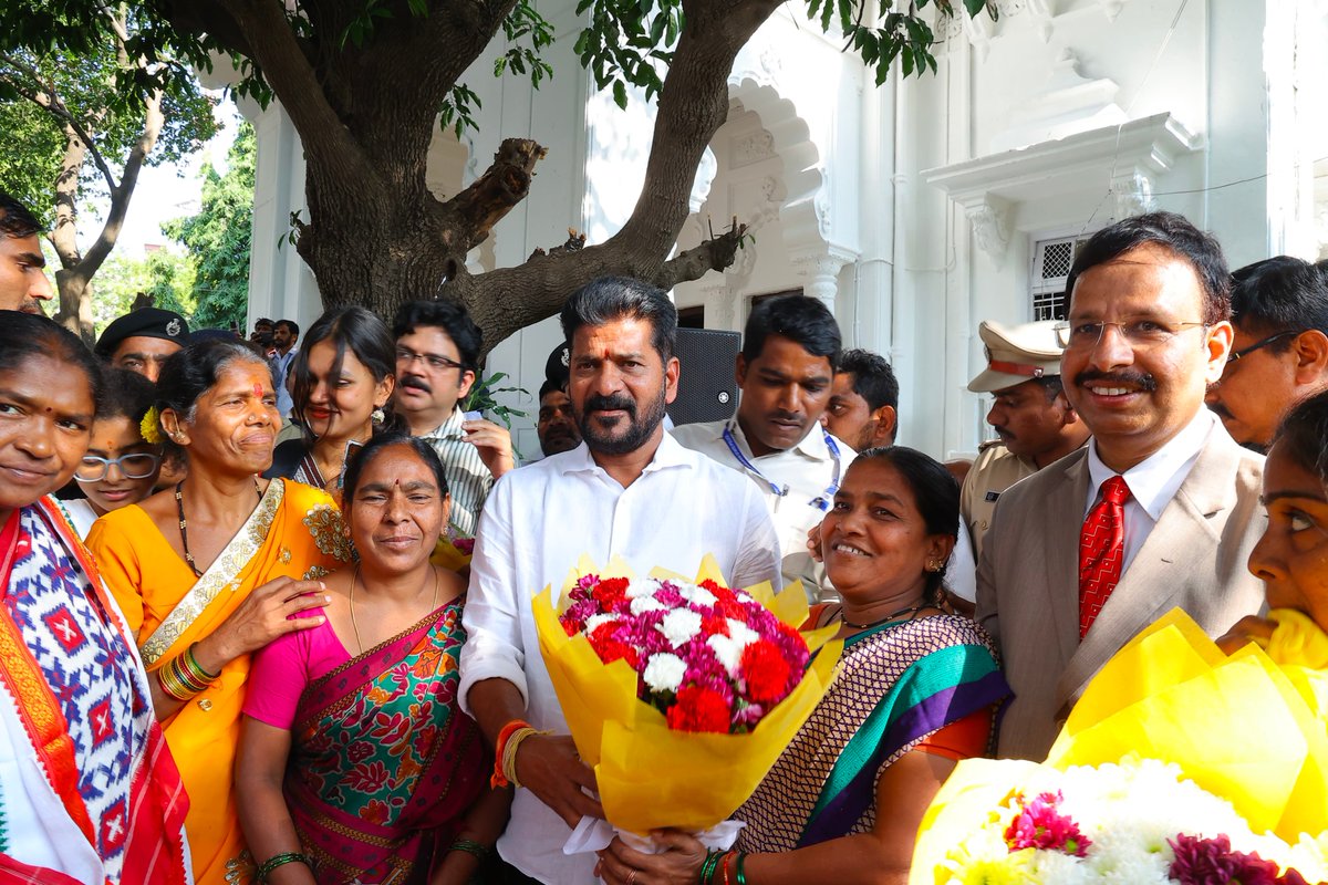 TGSRTCHQ's tweet image. Hon&apos;ble Chief Minister Shri. Revanth Reddy Garu launched prestigious #MahalakshmiScheme, which is aimed at providing free travel for women and third gender persons in the @TSRTCHQ buses in the State.