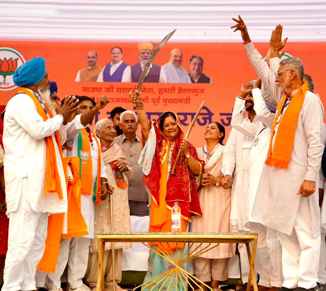 dr_nagarBJP's tweet photo. राजे आ रही है। ✌️✌️

#ReadyForRaje
#Raje4Rajasthan
#राजस्थान_मांगे_वसुंधरा @AmitShah @BJP4India @BJP4India @BJP4Rajasthan @cpjoshiBJP https://t.co/gV64ASxVK1