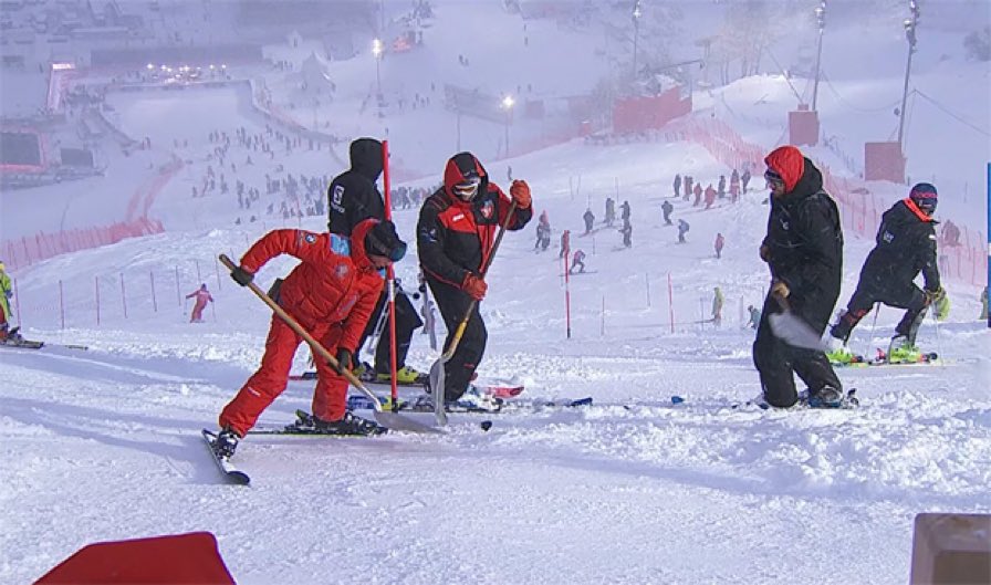 Pech blijft de wereldbeker alpineskiën achtervolgen dit seizoen

❌ GEEN slalom voor de mannen in Val d’Isère 🇫🇷 -> sneeuw en regen zorgen voor een slechte piste
❌ De vrouwen skiën GEEN super-G in #StMoritz 🇨🇭 -> te veel sneeuwval in de nacht

#alpineskiing #valdisere #weather