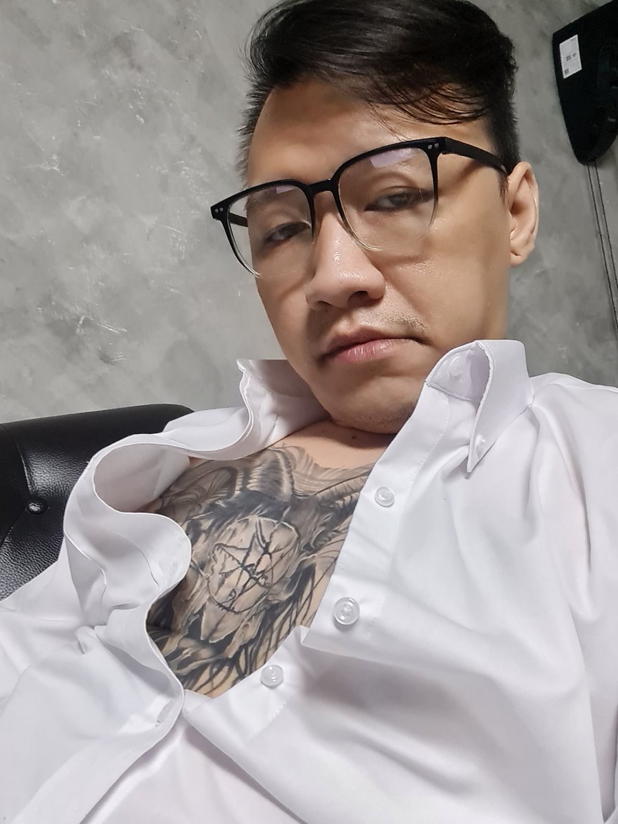 SSatit's tweet photo. พรุ่งนี้คิวงานว่างทั้งวันนะครับลูกค้าเลื่อนคิวไป ใครสนใจอยากสักทักปรึกษาได้ตลอดครับ https://t.co/Lx5CU4T74O