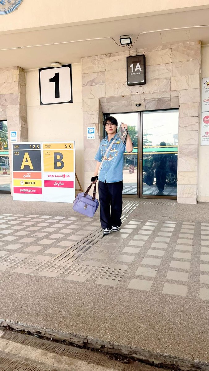 Markussofficia1's tweet photo. เย็นนี้เจอกันครับทุกคน ณ งานกาชาด 100ปี เวลา 19.00 น.
#MarkAchi_T #MarkAchi #มาร์คอชิตพล #MarkAchi_2FLOWtrainee
#2FLOWEntertainment #2flowtranee https://t.co/jBZRpNJE7J