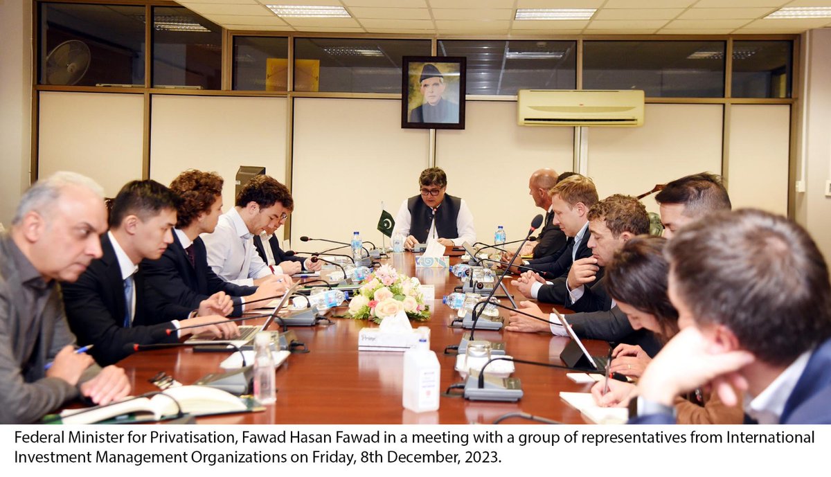 A group of representatives from leading investment banks, funds and institutional investors called on the Federal Minister for Privatisation, Mr. Fawad Hasan Fawad at Privatisation Division on Friday, 8th December, 2023. @GovtofPakistan @fawadhasanpk