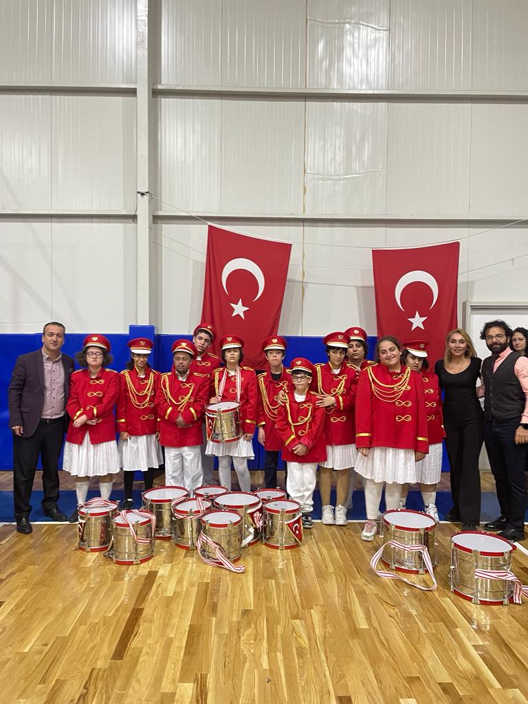 YahsiOzel's tweet photo. 3 ARALIK DÜNYA ENGELLİLER GÜNÜ FARKINDALIK PROGRAMINDAN KARELER
@AldalBulent @bodrumMEM @MebOrgm @mugla_mem
SEVGİ ENGEL TANIMAZ ❤️🇹🇷❤️ https://t.co/oevQuMzakb