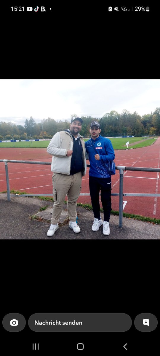 11Rxdin's tweet photo. Hab einfach die berühmteste Person In ganz Stuttgart getroffen mein Leben macht Sinn grüße an Tasos https://t.co/tY6XKF0eGv