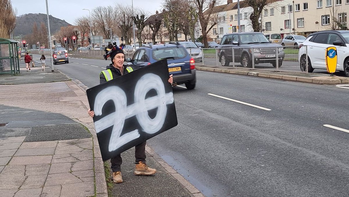 TheABD's tweet image. A protest over #20mph speed limits in #Conwy supported by @RobinMillarMP 👍🏼
#Two0hIsTooSlow