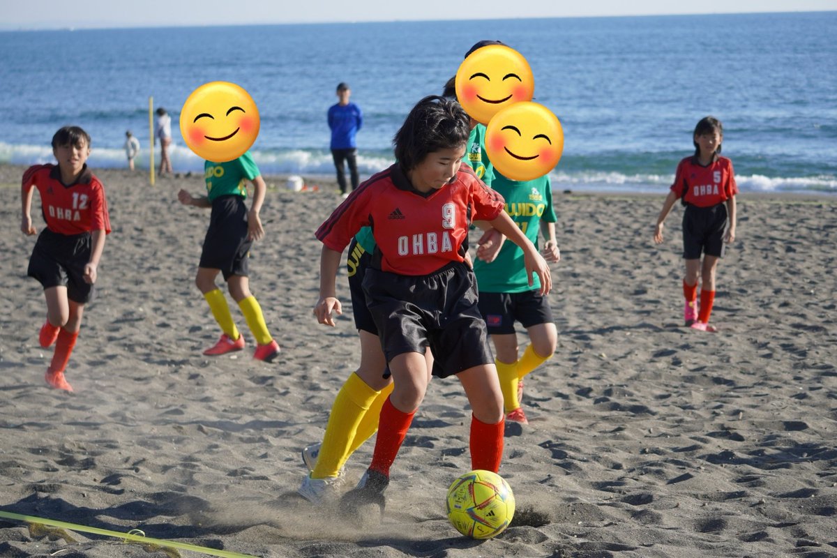 ohbasoccer8's tweet photo. 2023/12/10第2回ビーチサッカー大会⚽
Uー10、Uー12ともに砂に足を取られながら、一生懸命走りました。
いいお天気☀の中、皆頑張っている姿は、応援に熱が入りました😄👍
 #藤沢市小学女子サッカー
 #FC大庭レディース
 #団員募集 https://t.co/cFerjMLNbd