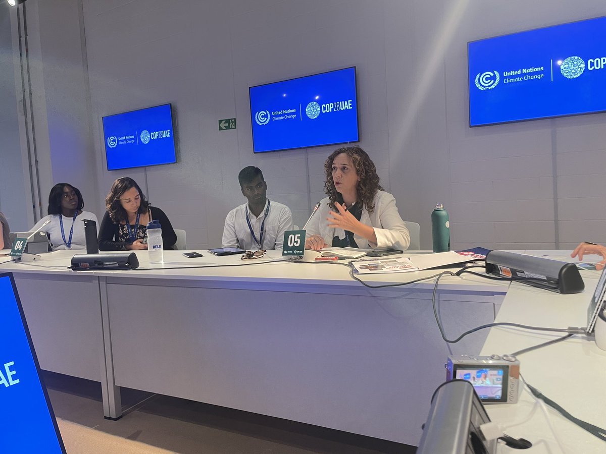 Young negotiators in conversation with Tzeporah Berman, Chair of the Fossil Fuel Non Proliferation Treaty 🛢️🏭 🔥#COP28 @UNFCCC