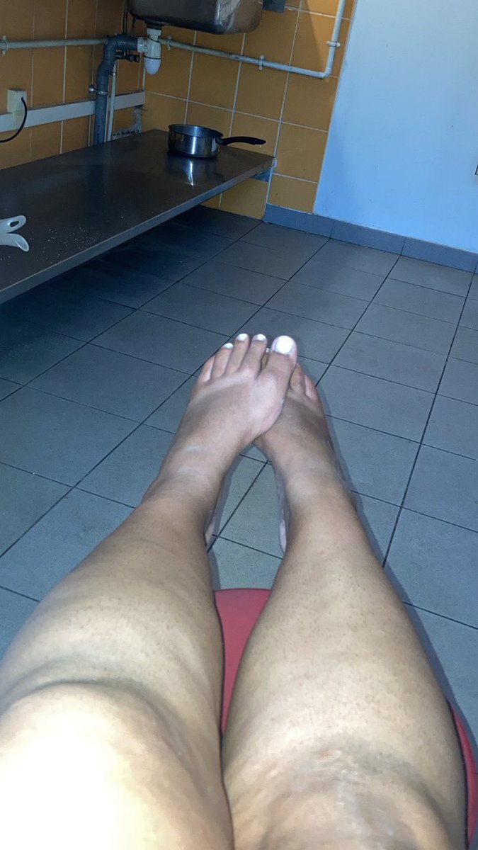 uglybitch92's tweet photo. De quoi te faire mouiller de ta bouche à ta queue mon petit 🐶🐶 affamé 🔥🔥

Par PAYPAL c'est mieux au  lieu de me laisser des commentaires à la con en espérant que je vous DM😒
#soumis  @king_of_toes #domina @feetslave @rt_feet @RTLovingFeet @Brun0Parent @RtdomF #findom https://t.co/L3Gw7T6nNp