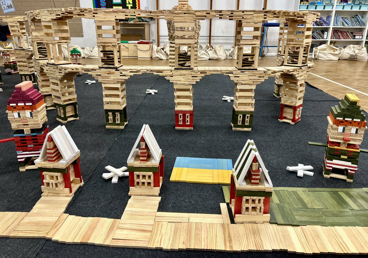 Wildridings Primary in Bracknell-
🎄🎅 

The children in Y4 and Y5 worked so hard on those Christmas constructions! Merry Christmas ✨🎁