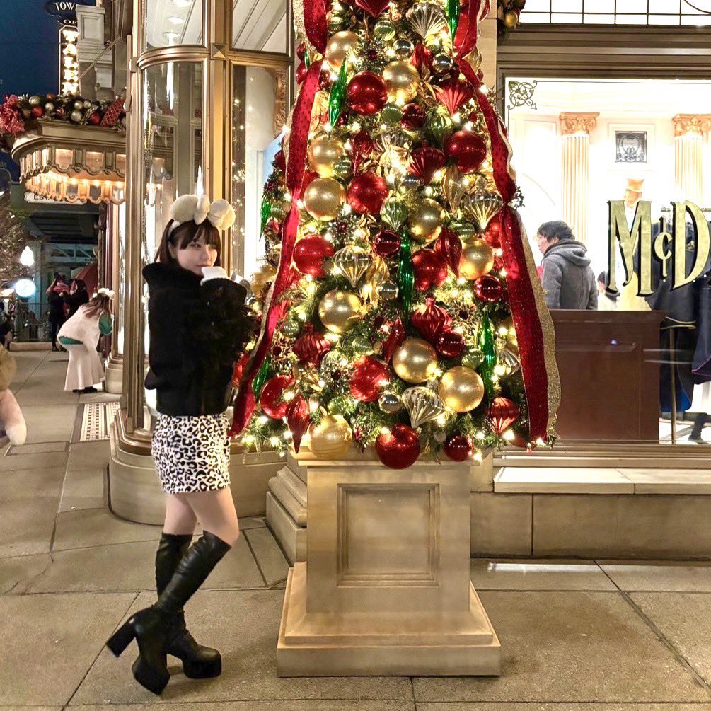 chibabeauty's tweet photo. 美容学生は忙しくて友達と遊んだり出来ないのかな😶💭
と思う人が多いと思います。
もちろん平日はしっかり勉強します！
ですが土日は友達と遊びに行ったり、家でまったり過ごしたり、、、！
オンとオフを切り替えて休みを満喫しています🫶🏻💞

ちなみに私は先週ディズニーに行ってきました！！🐭🌲 https://t.co/Fs3tM8ICzR