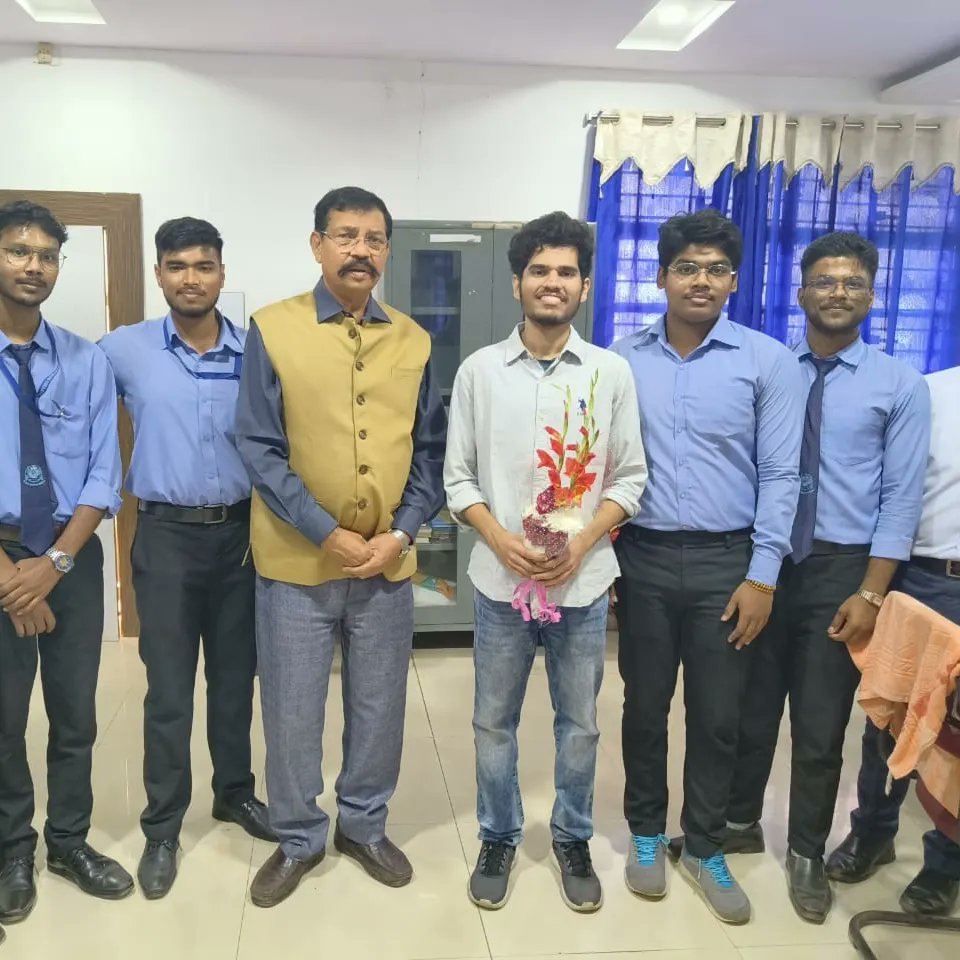 gitabbsr's tweet photo. Core organising team member from "KSHITIJ" IIT Kharagpur visited our campus and successfully conducted a cascade event for participation of our students in Asia's largest techno management fest - KSHITIJ. https://t.co/U6Q5c7wEu6