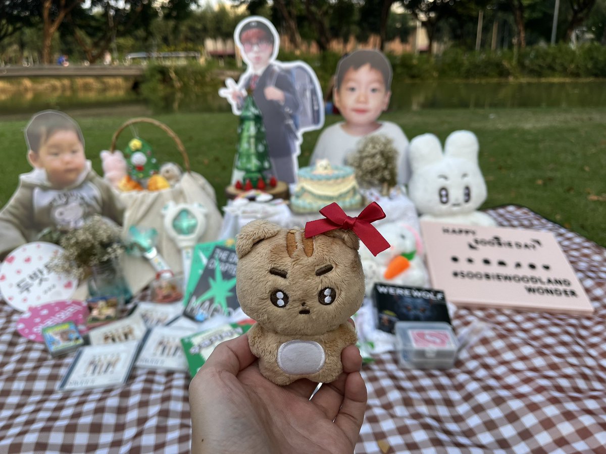 UntilLight's tweet photo. หนูน้อยโบว์แดงมาเยือน!

#Happysoobinday
#SOOBIEWOODLANDWONDERS https://t.co/2vNPUX7qME