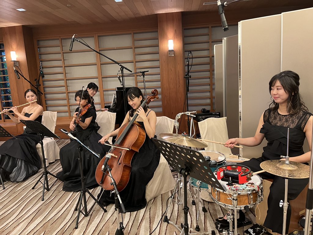 sakiXart's tweet photo. 素敵な会場とあたたかい雰囲気の中での演奏でした♪上品なお客様が多く、選曲も名曲ばかりでした！YouTubeもご覧いただき、嬉しいです。ホテルの皆様のおもてなしも素晴らしい会場様でした✨イベントや宿泊で心地よく過ごせるひとときになります　@hiltontokyobayc https://t.co/YAn0HjBctx