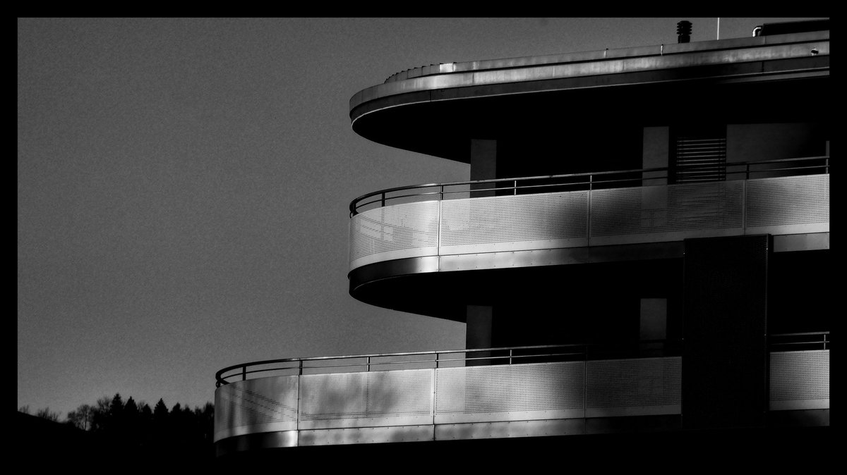 Drabbles153's tweet photo. #NFT 👉#NFTkaltenstein👉#NFTbuy👉#NFToption👉#NFTbuyers 👉#NFTcollectors👉#NFTcommunity👉#NFTsale

#photography #blackandwhite #streetphotography

Exclusive rights of this image are for sale. I mint it for you as NFT at opensea or Rarible. Price 0.211 ETH. DM. 1/1 https://t.co/98YIbSDN2e
