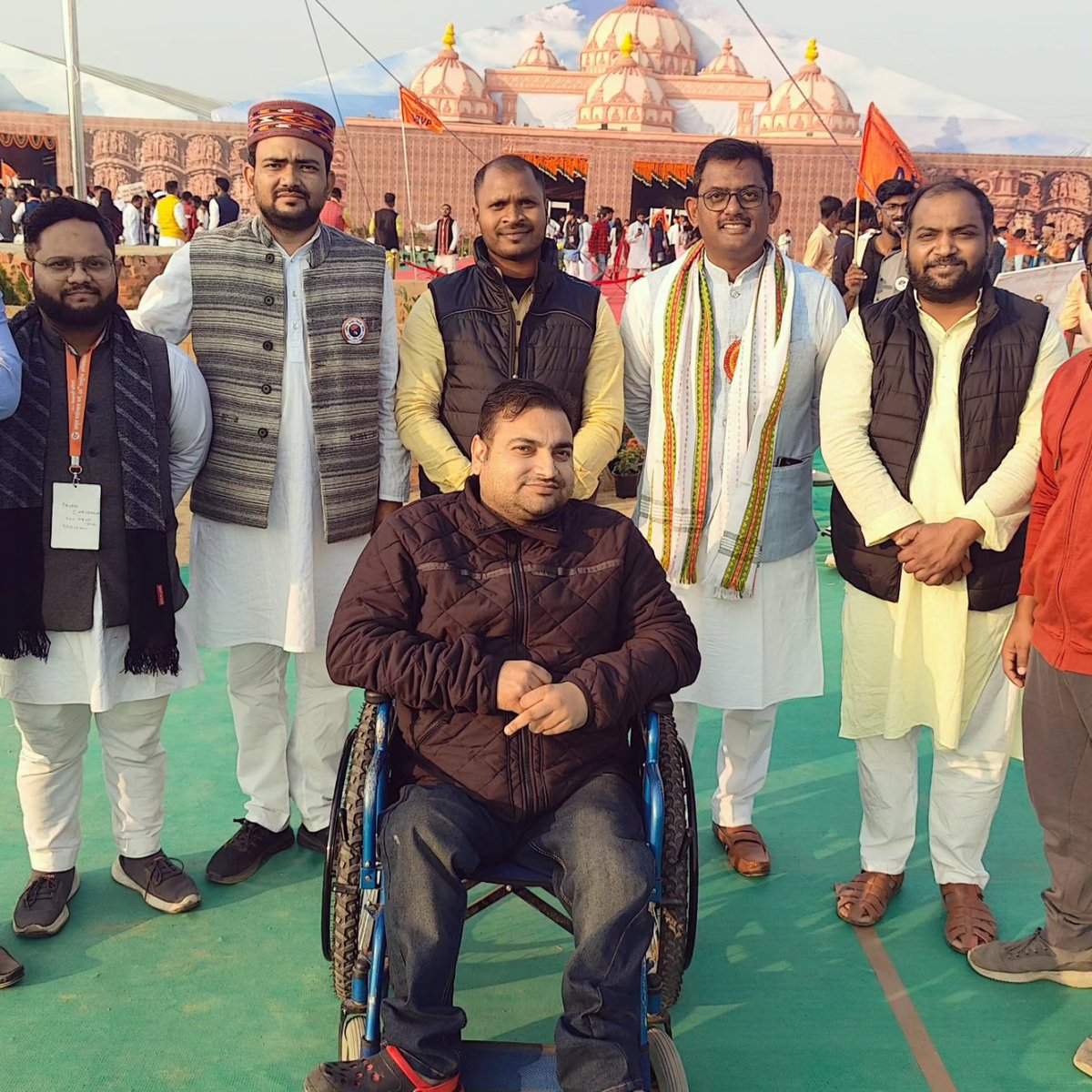 Ramkumar_AryaN's tweet photo. आज  दिल्ली मे @ABVPVoice के राष्ट्रीय अधिवेशन मे जाना हुआ, जहाँ पर परिषद मे कार्यरत पुराने साथियों से मिलना हुआ।
अधिवेशन का शुभारंभ @AmitShah जी ने किया और उन्होंने अपने सम्��ोधन मे कहा की वह भी शुद्धरूप से ABVP प्रोडक्ट है और उन्होंने भी अपने परिषद के पुराने दिनों को याद किया। https://t.co/WvQNJ9tnrV