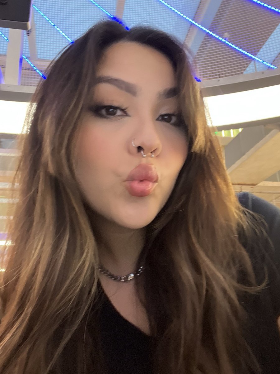 gloriacxo's tweet photo. 23 was draining  and chaotic. 
24 though, she has been so abundant and kind<3 https://t.co/5VKv5BpFx8