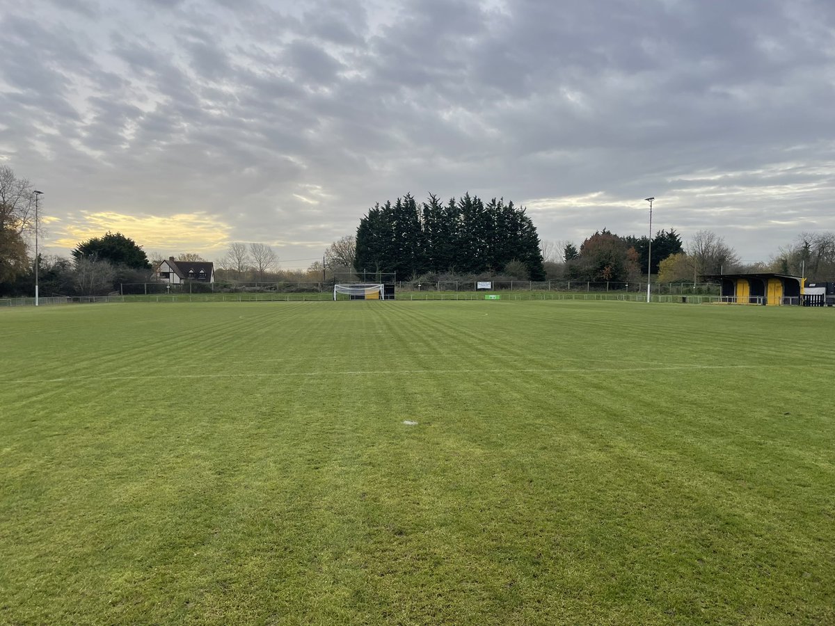 Pitch inspection passed it’s game on
🟠⚫️🏆

Anyone free please come over to support the lads &amp; it’s £3 cash on gate.

Bar and burger van is open.

Thanks <a href="/BasUtdFC/">Basildon United Football Club 🐝</a> again for allowing us to use the stadium.

<a href="/EnglandFootball/">England Football</a> <a href="/BaitezeSquad/">Baiteze Squad</a> <a href="/SceptreLeague21/">Official Sceptre League</a>