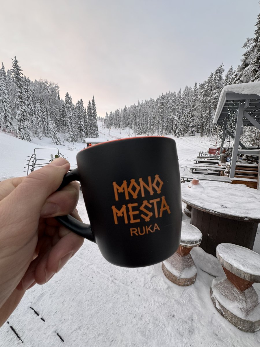 Lopetin työt <a href="/ACOulu/">AC Oulu</a> elokuussa. Sen jälkeen erilaisia keikkatöitä ja vähän lepoa. Joulukuun alussa aloitin Monomestassa ja voi pojat ku oon viihtyny tiskin takana! "Muutama" minttukaakoa tullu jo pyöriteltyä 👌Vappuun asti painetaan tunturissa! Seuraavatkin kuviot jo paperilla..