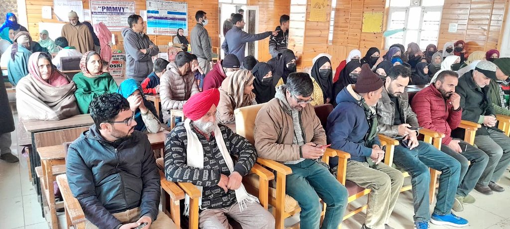 dicbudgam's tweet image. Glimpses of #VBSY from the various Panchayat Halqas of #Beerwah
People enthusiastically participating in the ongoing #VBSY 
#ViksitBharatSanklapYatra 
@diprjk @MoRD_GoI @ddnewsSrinagar @DDKashirChannel