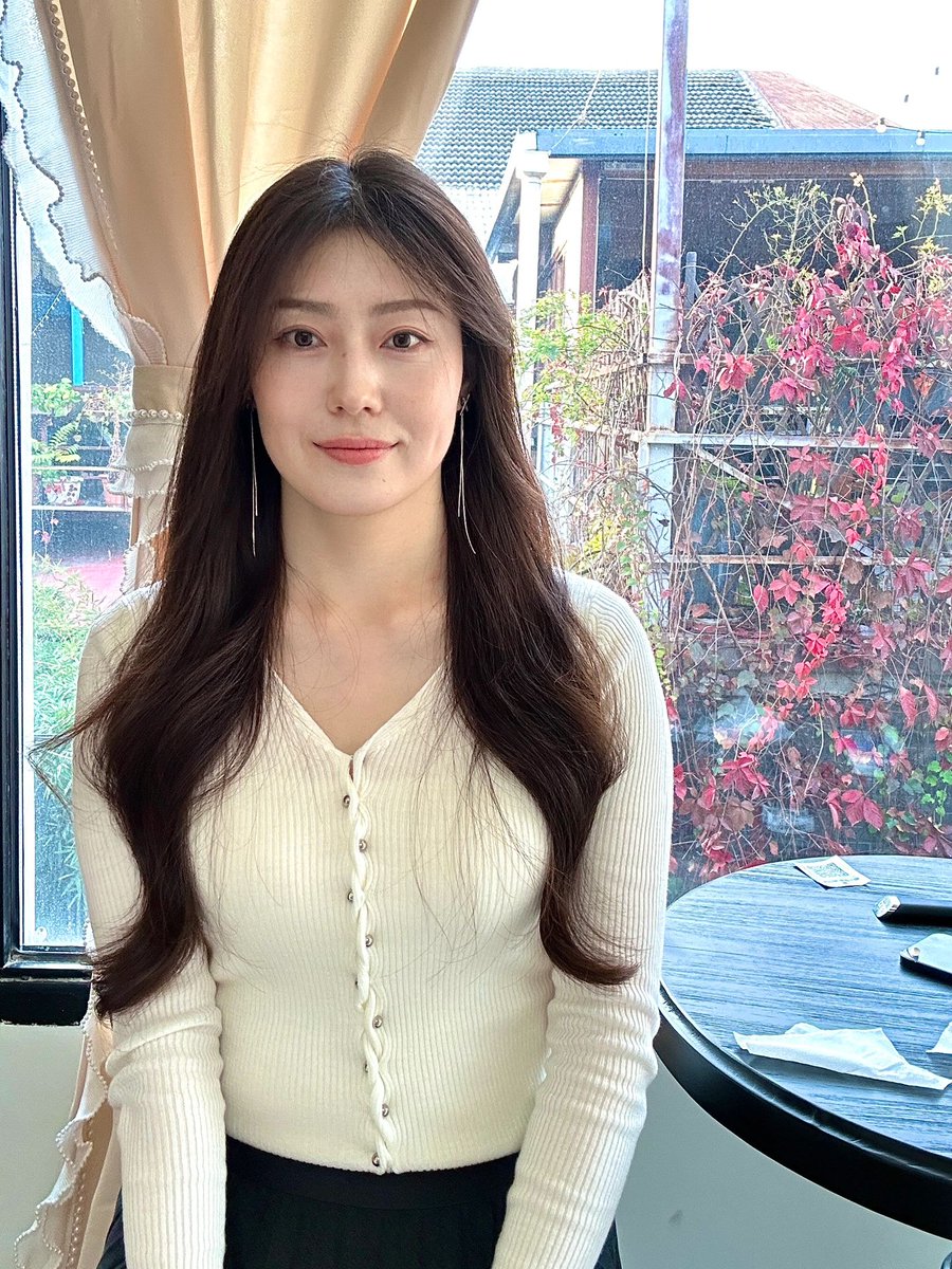 告诉你们一个秘密，我这样的女人表面看着纯情，内心性欲极强，不信你可以去百度查，或者来找我试试💕